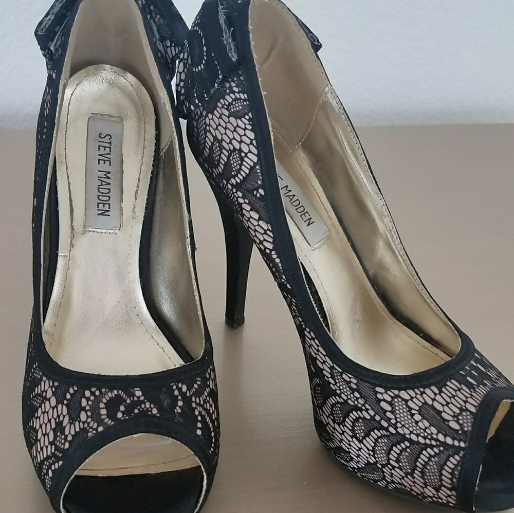Steve Madden lacy pumps